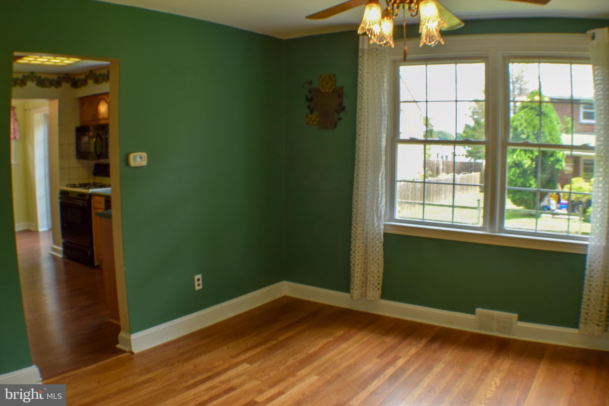719 Buttonwood Drive Springfield, PA 19064 - Photo 8 of 31 719 Buttonwood Drive Dining Room