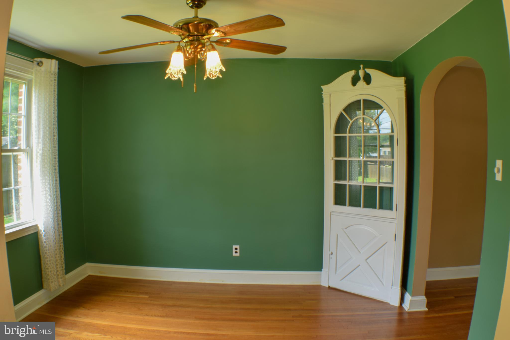 719 Buttonwood Drive Springfield, PA 19064 - Photo 9 of 31 719 Buttonwood Drive Dining Room