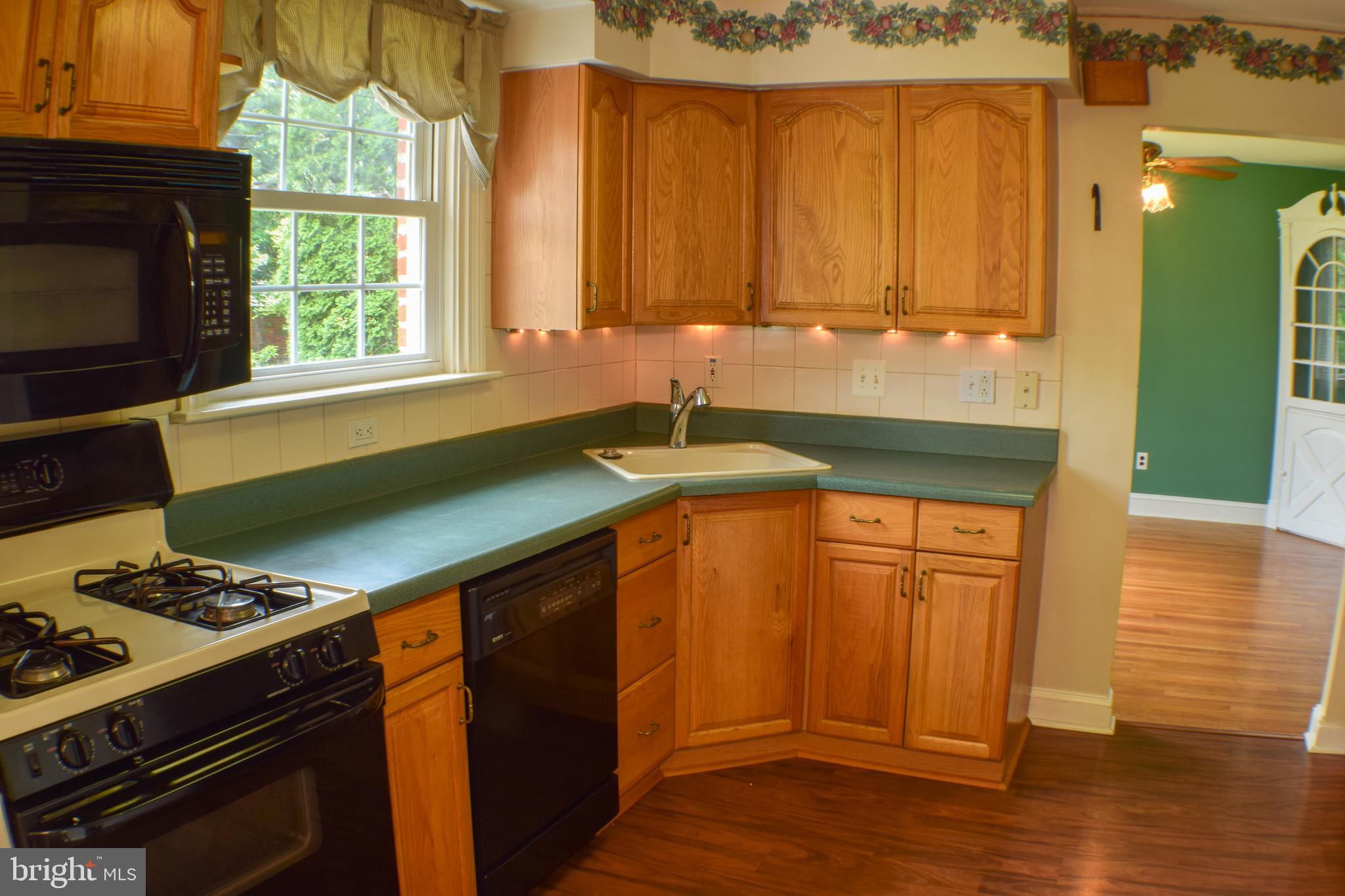719 Buttonwood Drive Springfield, PA 19064 - Photo 10 of 31 719 Buttonwood Drive Kitchen