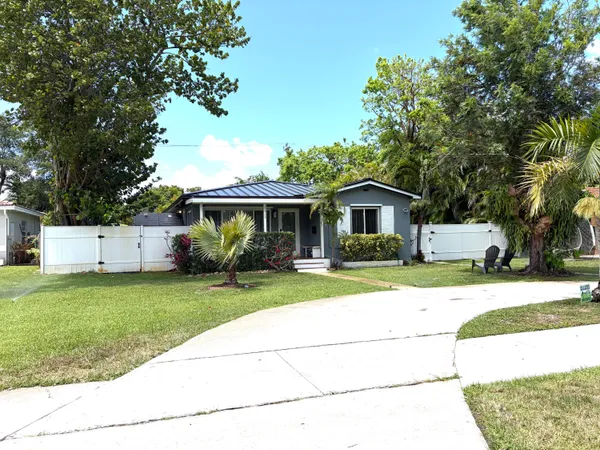 $2,800 | 2615 Roosevelt Street, Hollywood, FL 33020