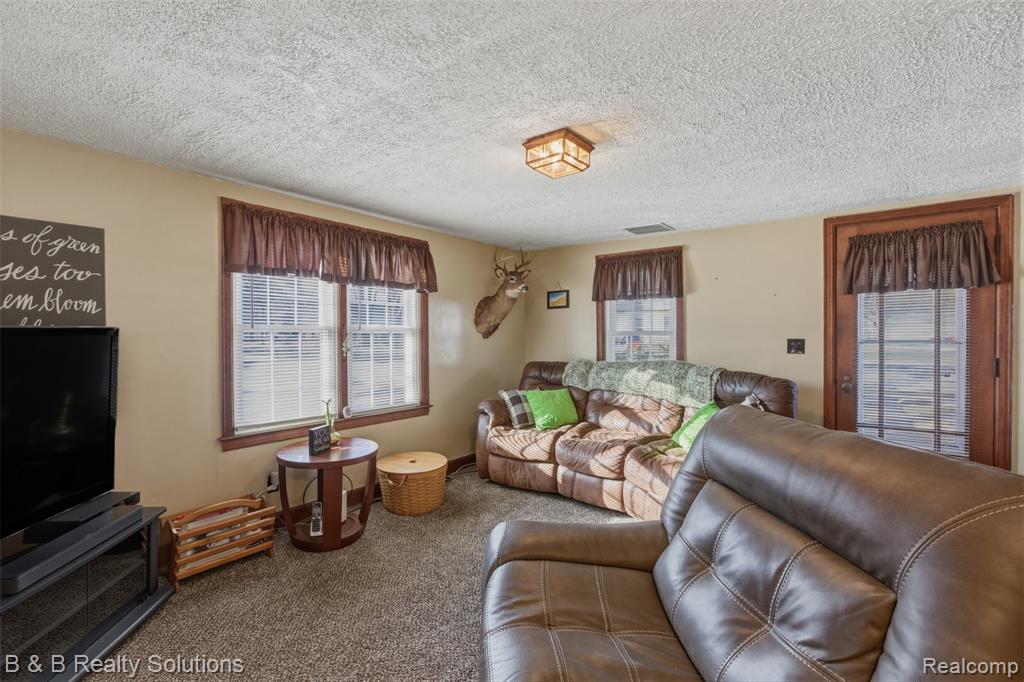 23644 East Main Street Armada, MI 48005 - Photo 5 of 50