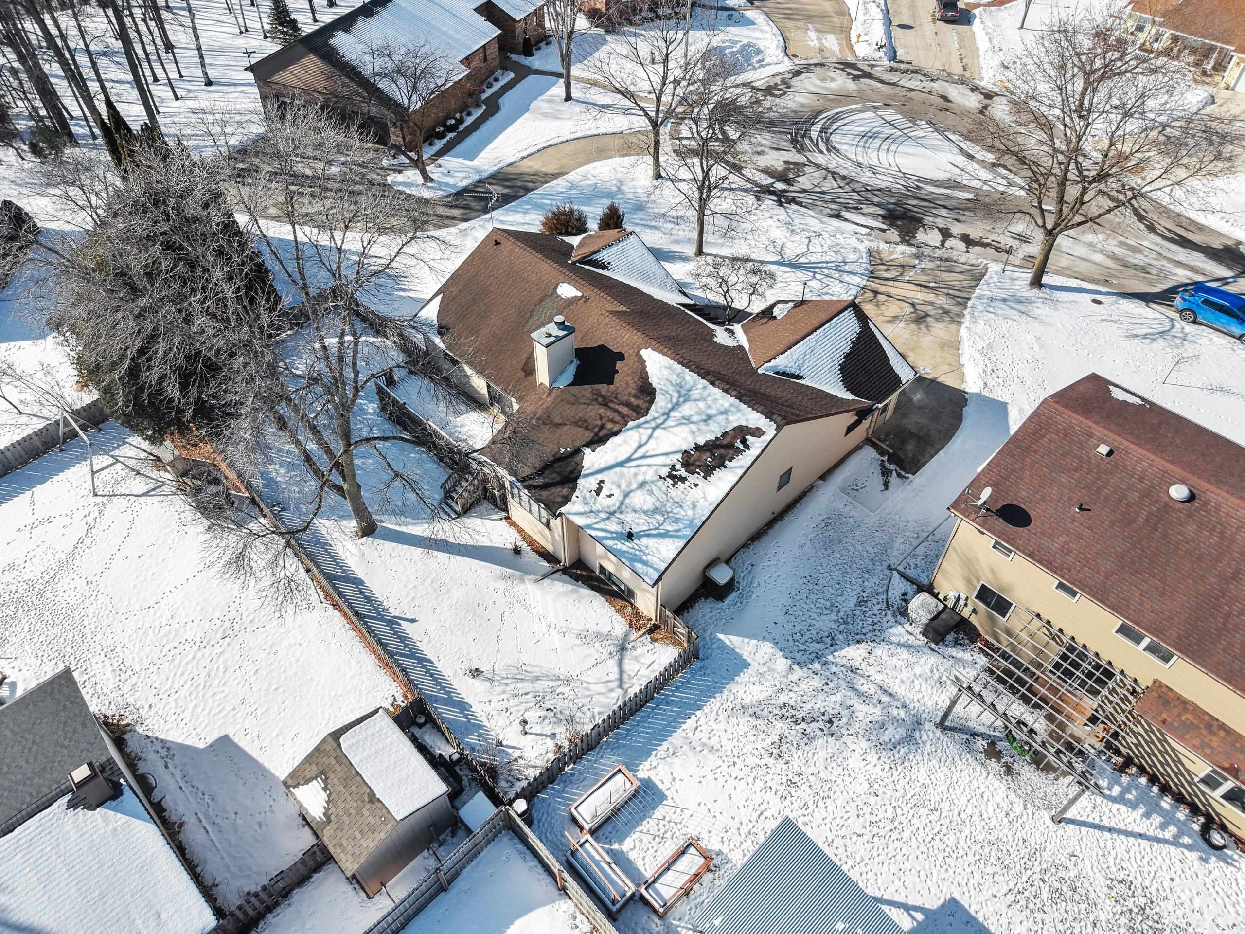 2445 Ingold Court Green Bay, WI 54313 - Photo 18 of 51