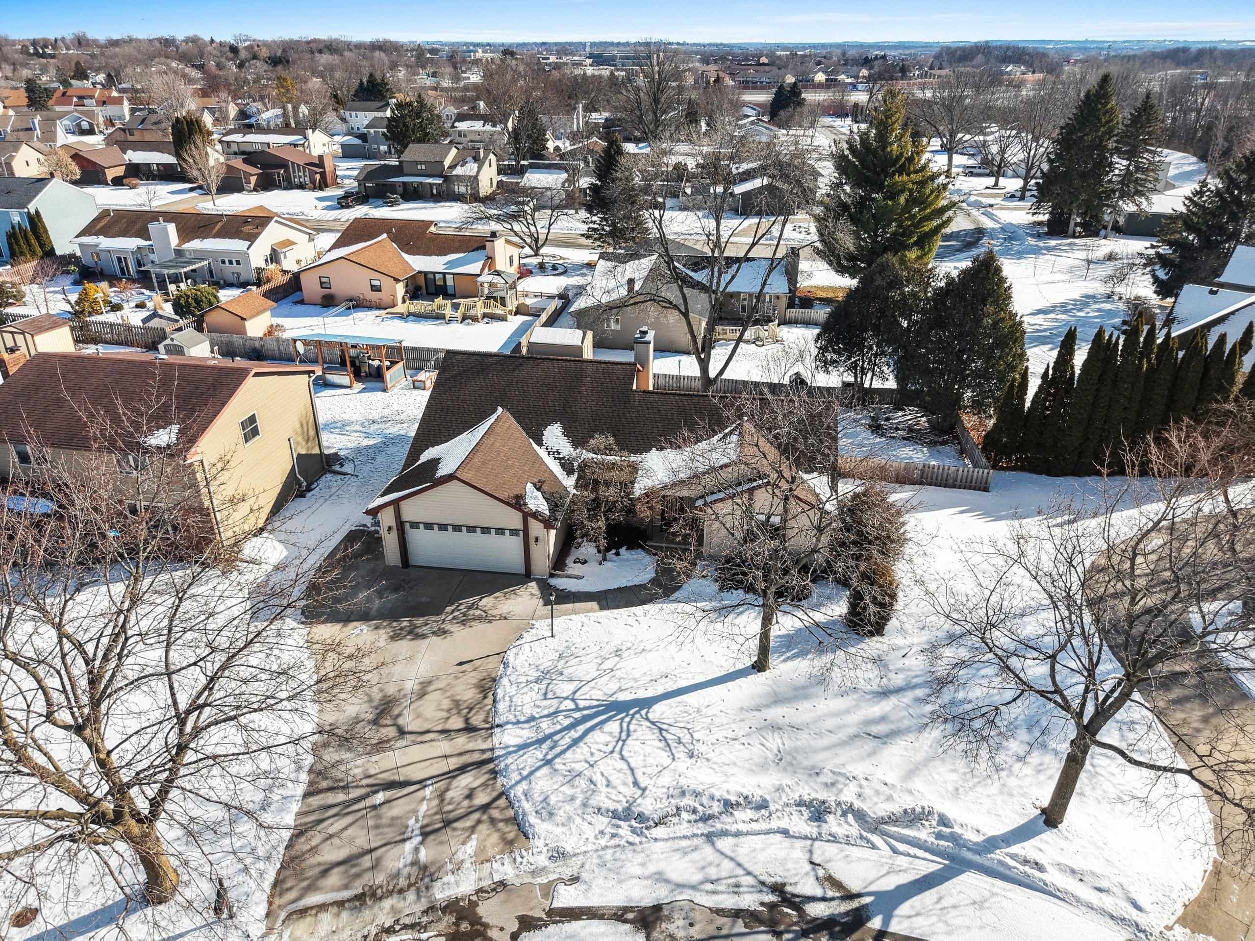 2445 Ingold Court Green Bay, WI 54313 - Photo 6 of 51