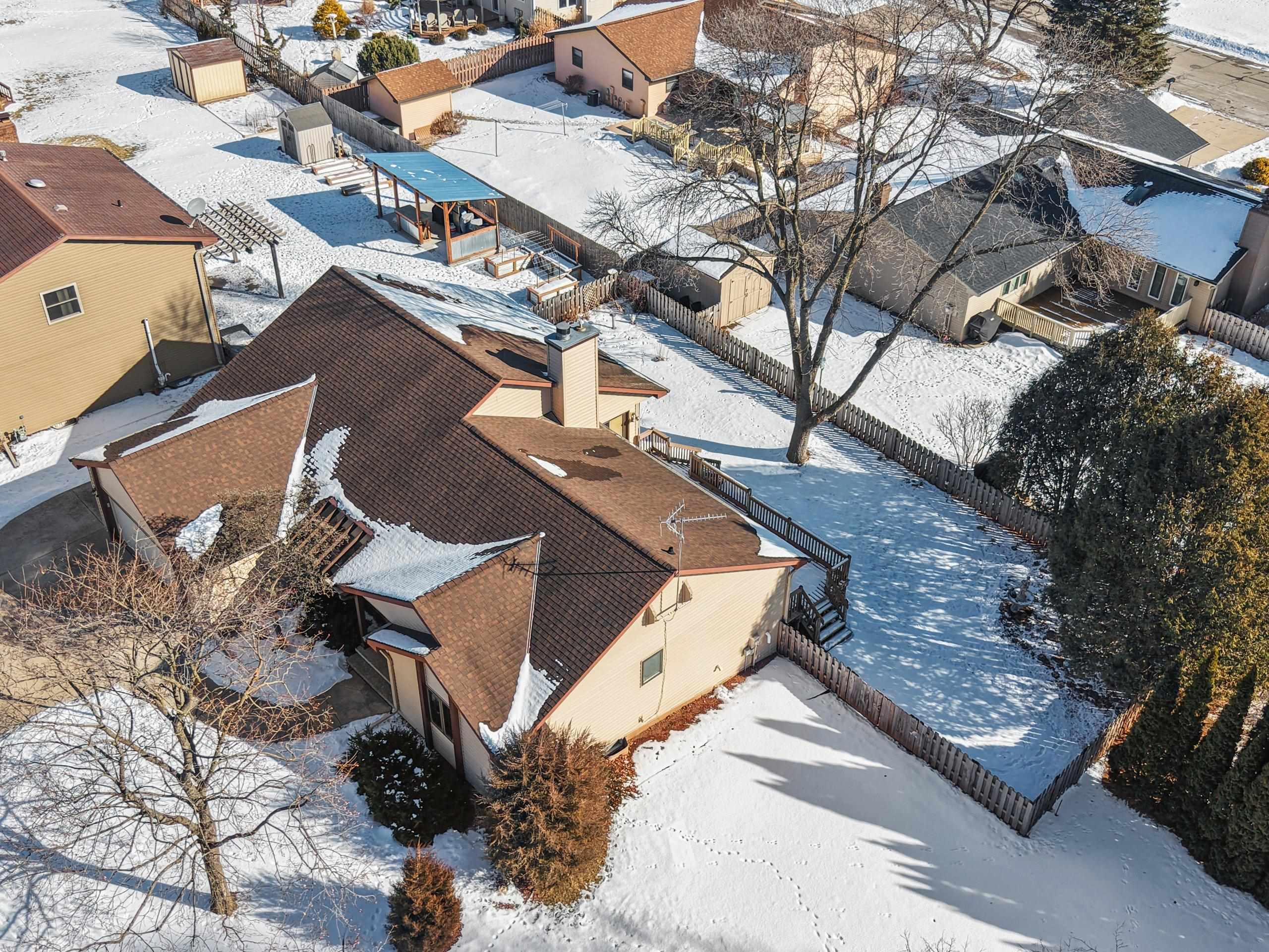 2445 Ingold Court Green Bay, WI 54313 - Photo 7 of 51