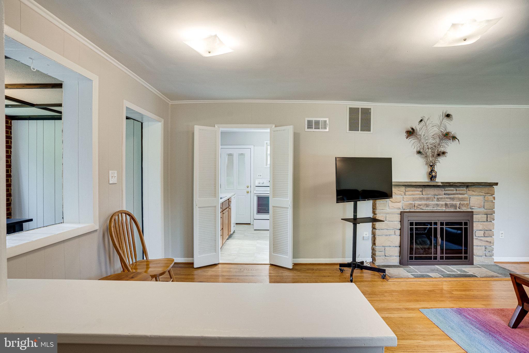 708 Forest Glen Road Silver Spring, MD 20901 - Photo 10 of 91