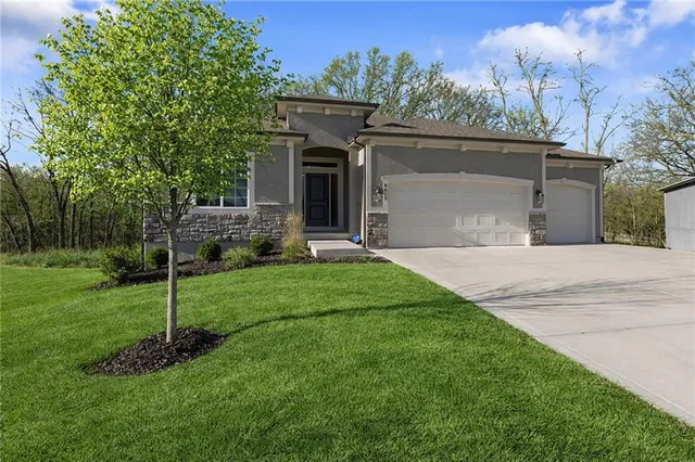 $545,000 | 6615 Northwest 107 Street, Kansas City, MO 64154