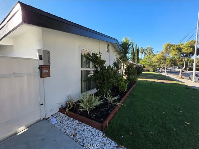 a view of a back yard of the house