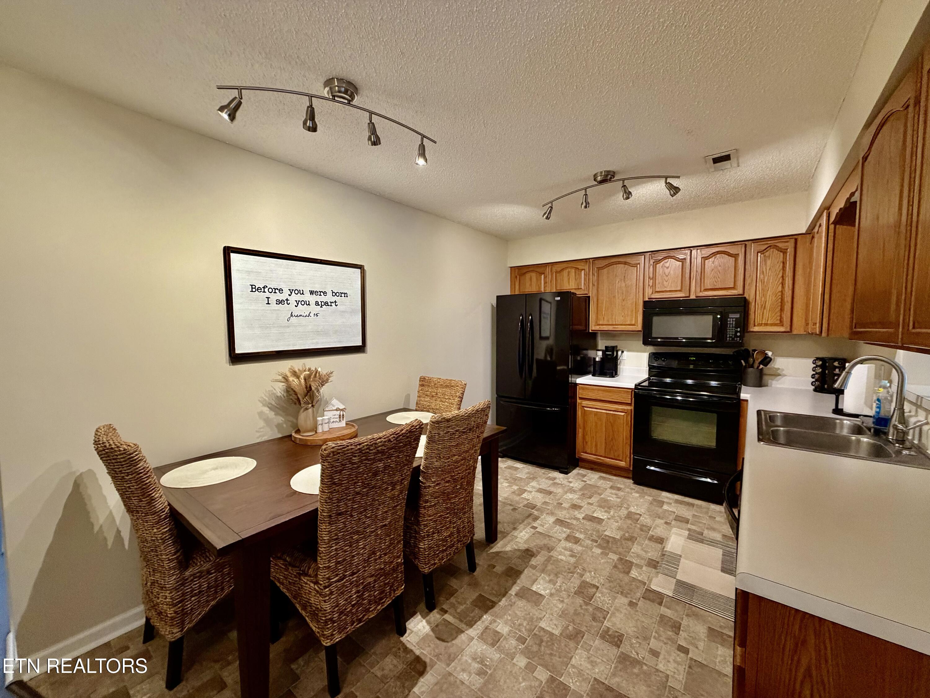 8045 Stablegate Way Powell, TN 37849 - Photo 10 of 22 IMG_8541