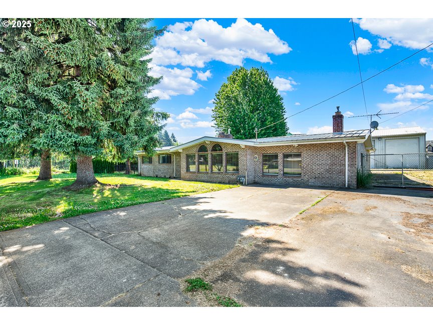 3410 Southeast Hillyard Road Gresham, OR 97080 - Photo 2 of 41