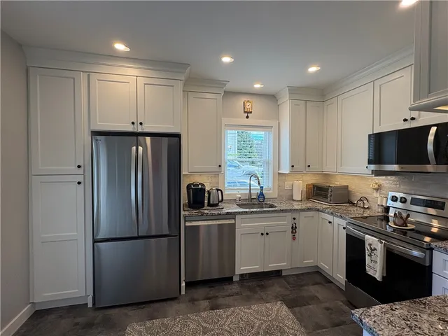 $490,000 | 65 Maple Avenue, Middletown, RI 02842