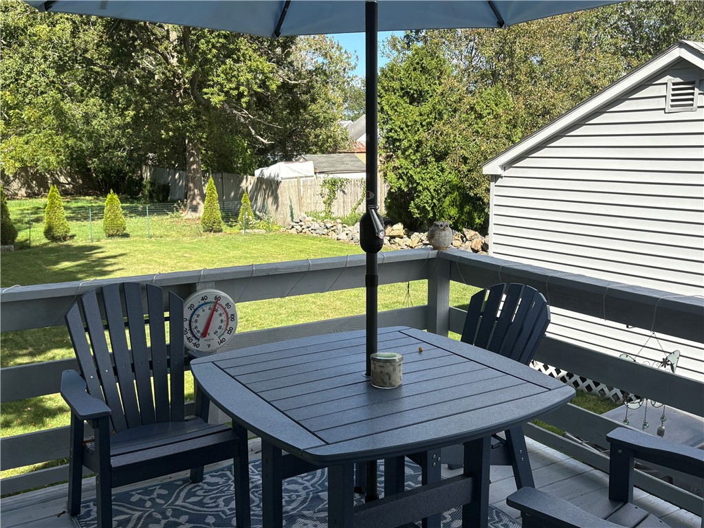 65 Maple Avenue Middletown, RI 02842 - Photo 10 of 24