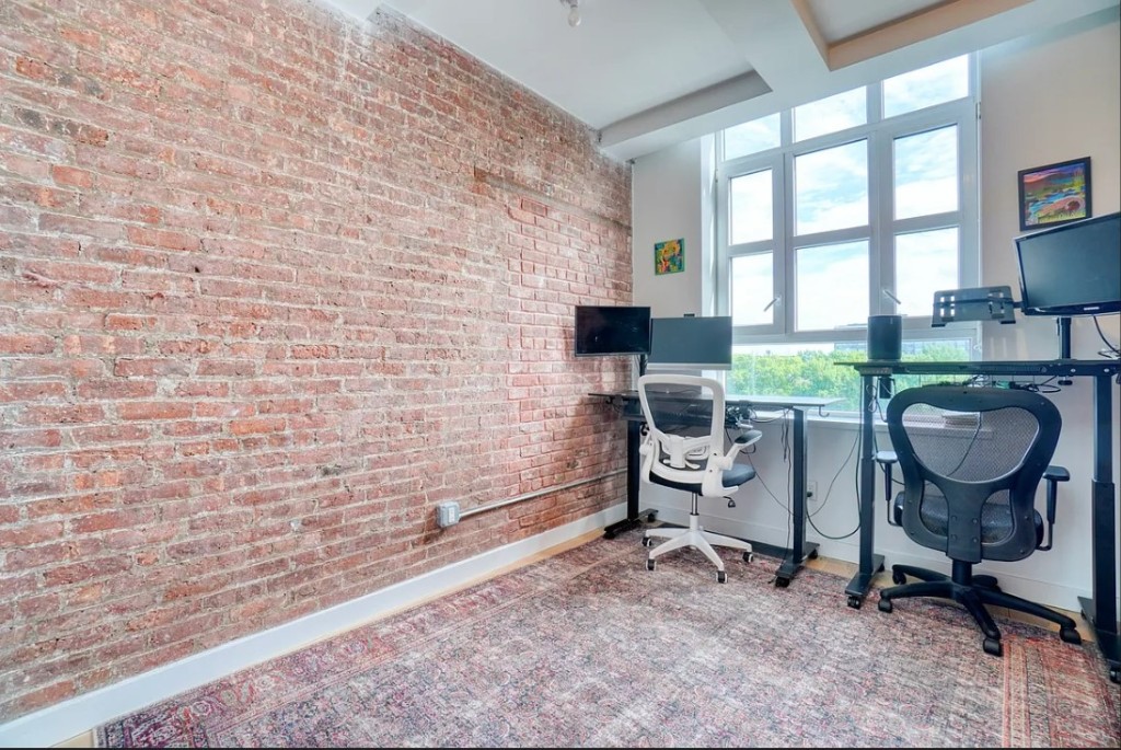 5-33 48th Avenue, Unit 4G Queens, NY 11101 - Photo 5 of 13 a balcony with chairs and a table