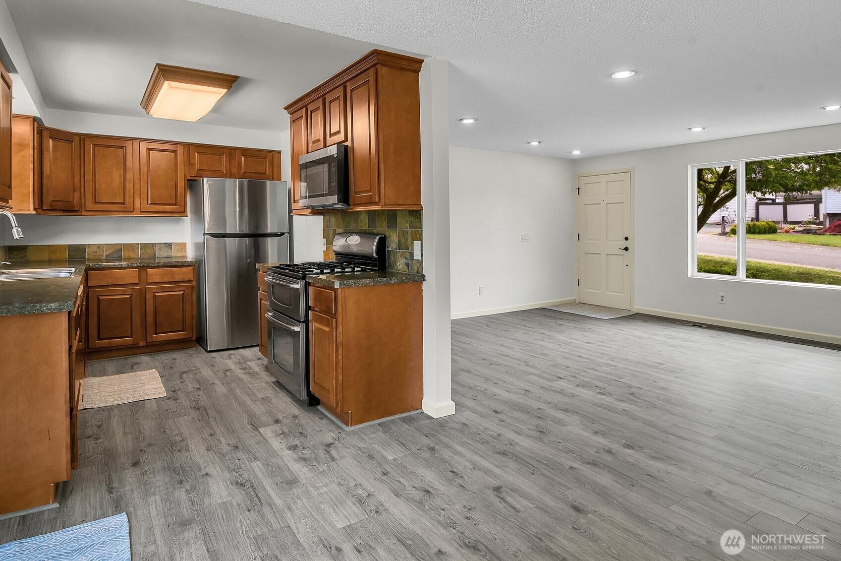 2420 Southwest 326th Street Federal Way, WA 98023 - Photo 13 of 35
