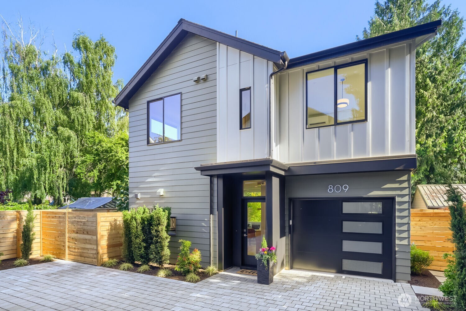 809 Northeast 90th Street Seattle, WA 98115 - Photo 1 of 20