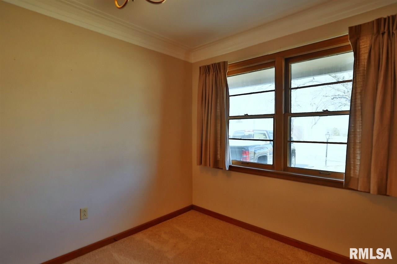 706 Springfield Road East Peoria, IL 61611 - Photo 9 of 36 Gallery Image 9