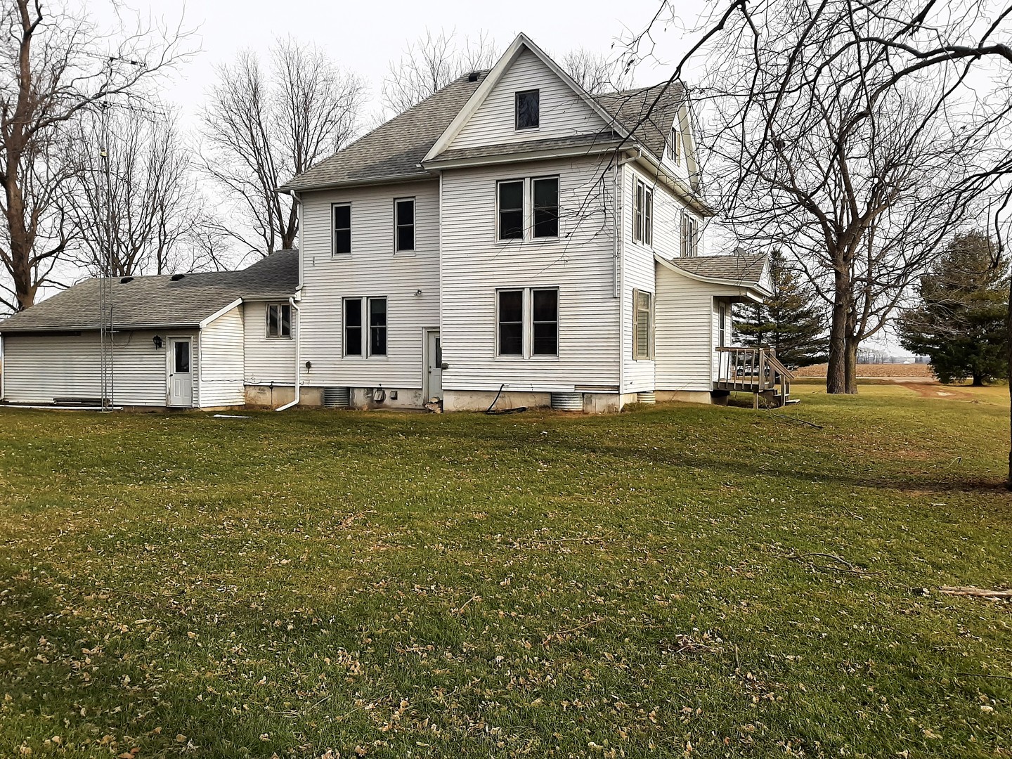 1449 Town Line Road Steward, IL 60553 - Photo 4 of 32 a front view of a house with a yard