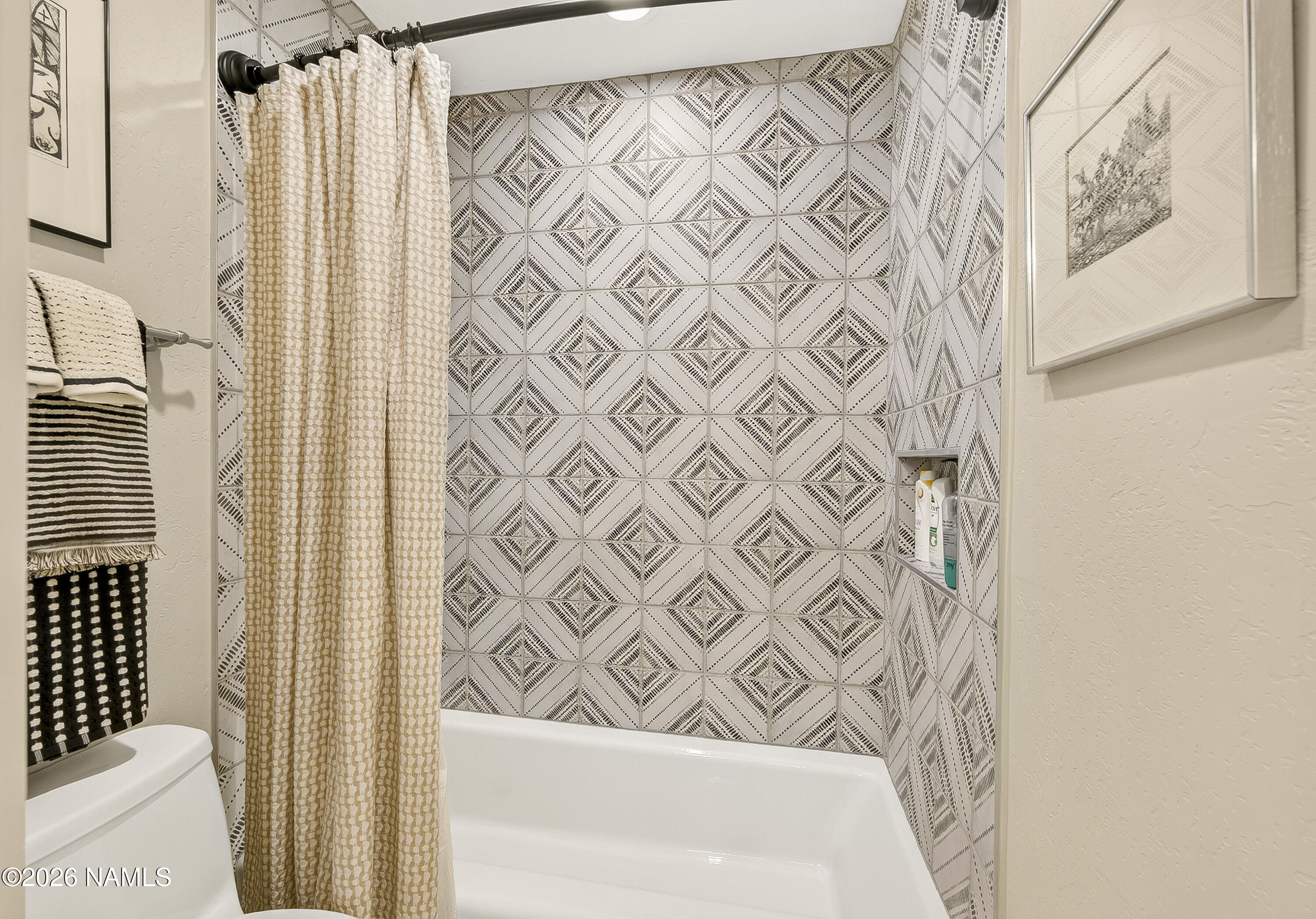 40 West Quartz Road Flagstaff, AZ 86005 - Photo 40 of 71 Upstairs Bathroom