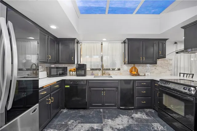 $339,000 | 3319 Maywood Drive, Unit 1, Bakersfield, CA 93306