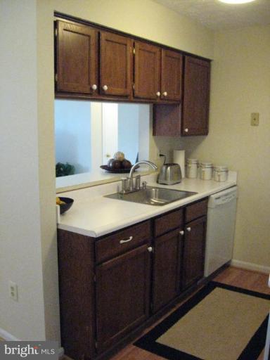 6450 Greenfield Road, Unit 309 Elkridge, MD 21075 - Photo 4 of 15 Kitchen