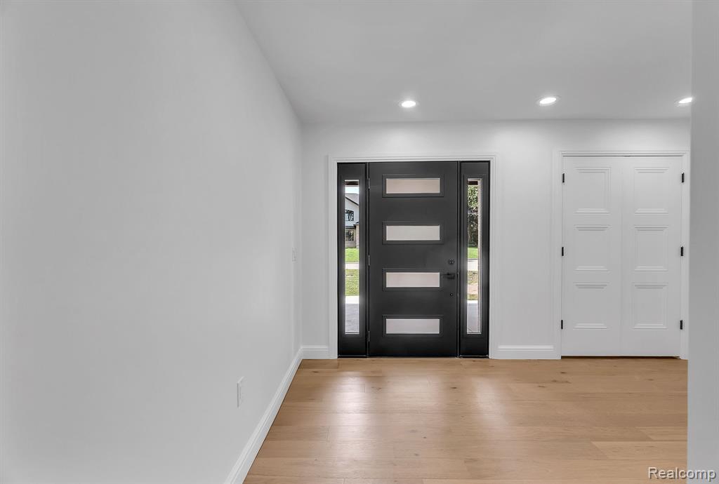 2 Ridgemont Court Dearborn, MI 48124 - Photo 20 of 63 Gallery Image 20