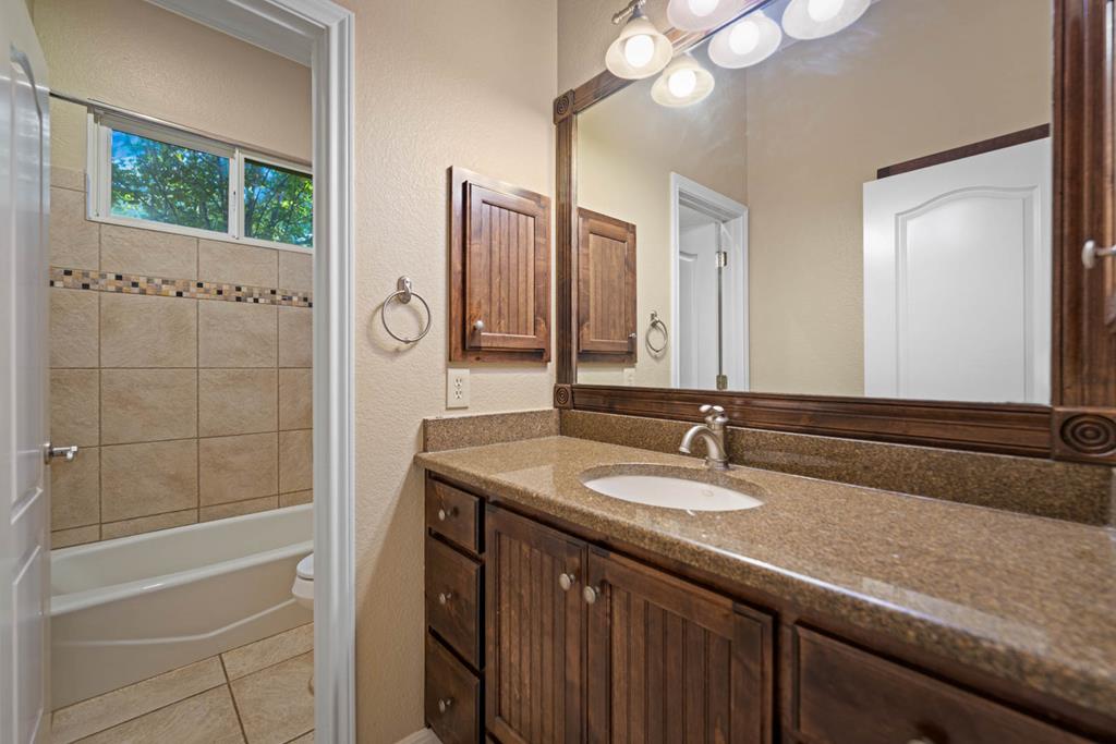 326 River Valley Road South Ingram, TX 78025 - Photo 32 of 68 Bathroom 2