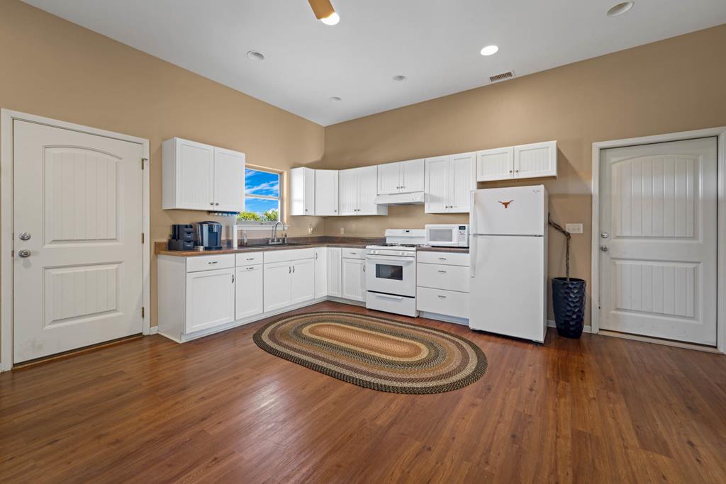 326 River Valley Road South Ingram, TX 78025 - Photo 62 of 68 Barndo Kitchen