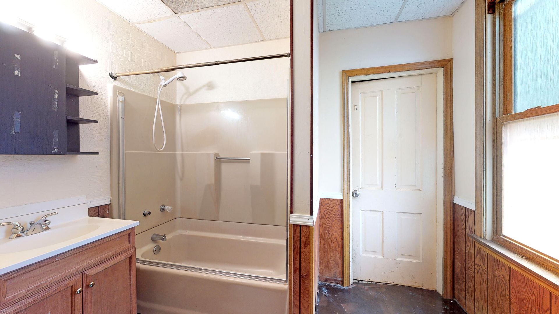 10909 Payne Road Marengo, IL 60152 - Photo 16 of 44 a bathroom with a tub a sink and a large mirror