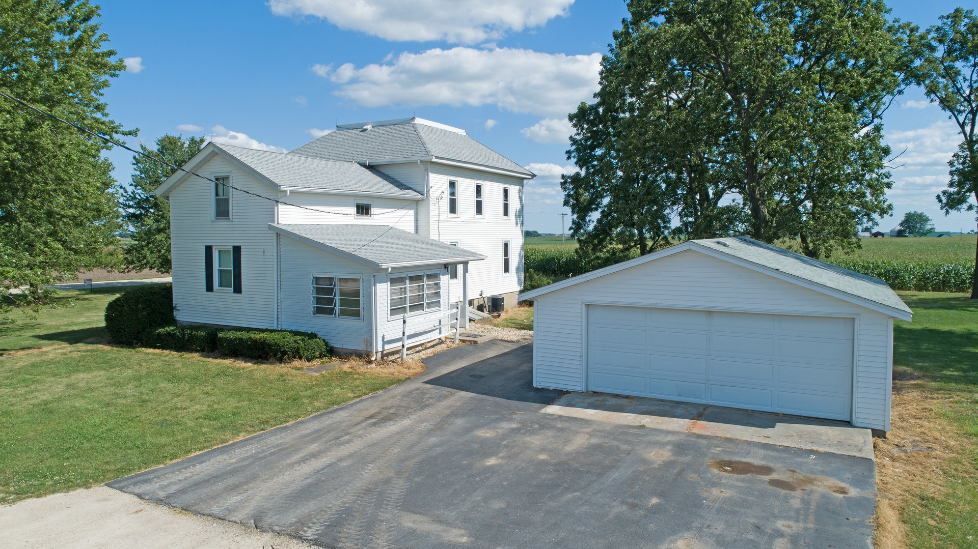 10909 Payne Road Marengo, IL 60152 - Photo 10 of 44 a house with a yard