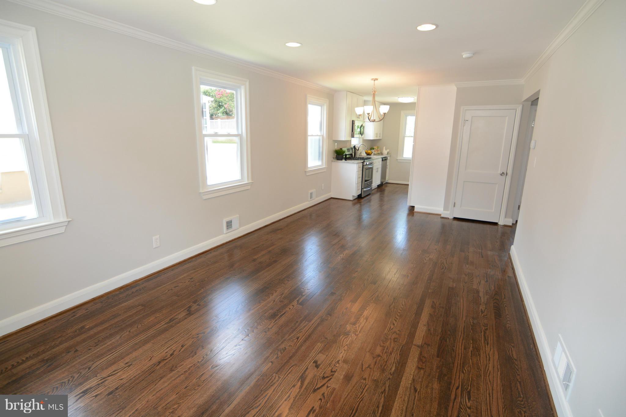444 Cleveland Road Linthicum Heights, MD 21090 - Photo 7 of 21 Living Room