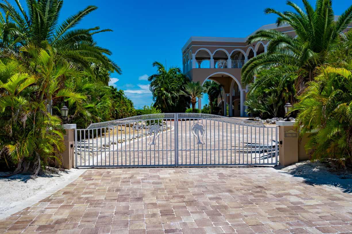 2480 Coco Plum Drive Marathon, FL 33050 - Photo 72 of 92 Front Gate