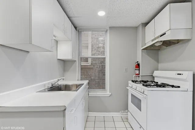 $875,000 | 2335 West School Street, Chicago, IL 60618