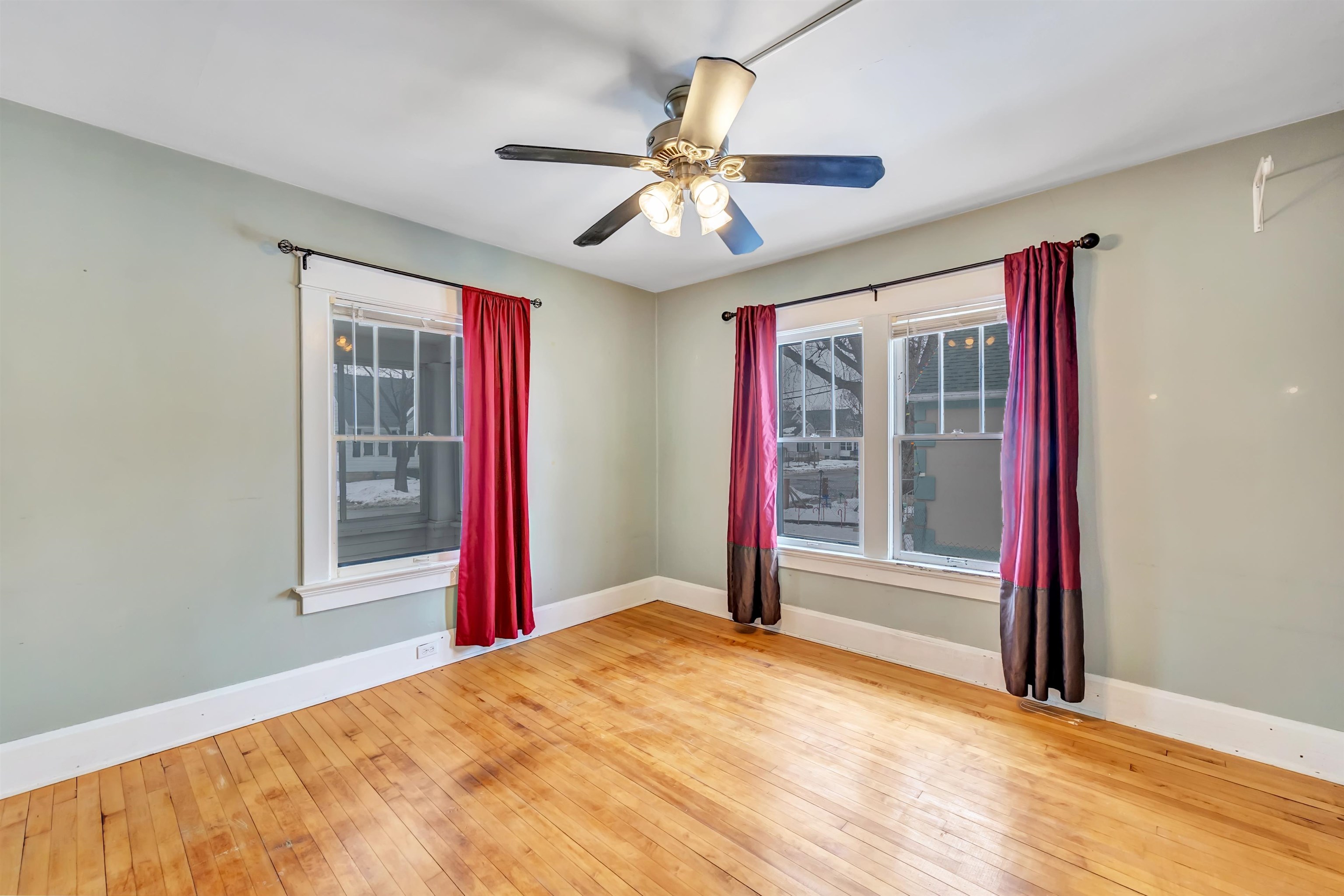 1516 Cedar Street Green Bay, WI 54302 - Photo 4 of 25