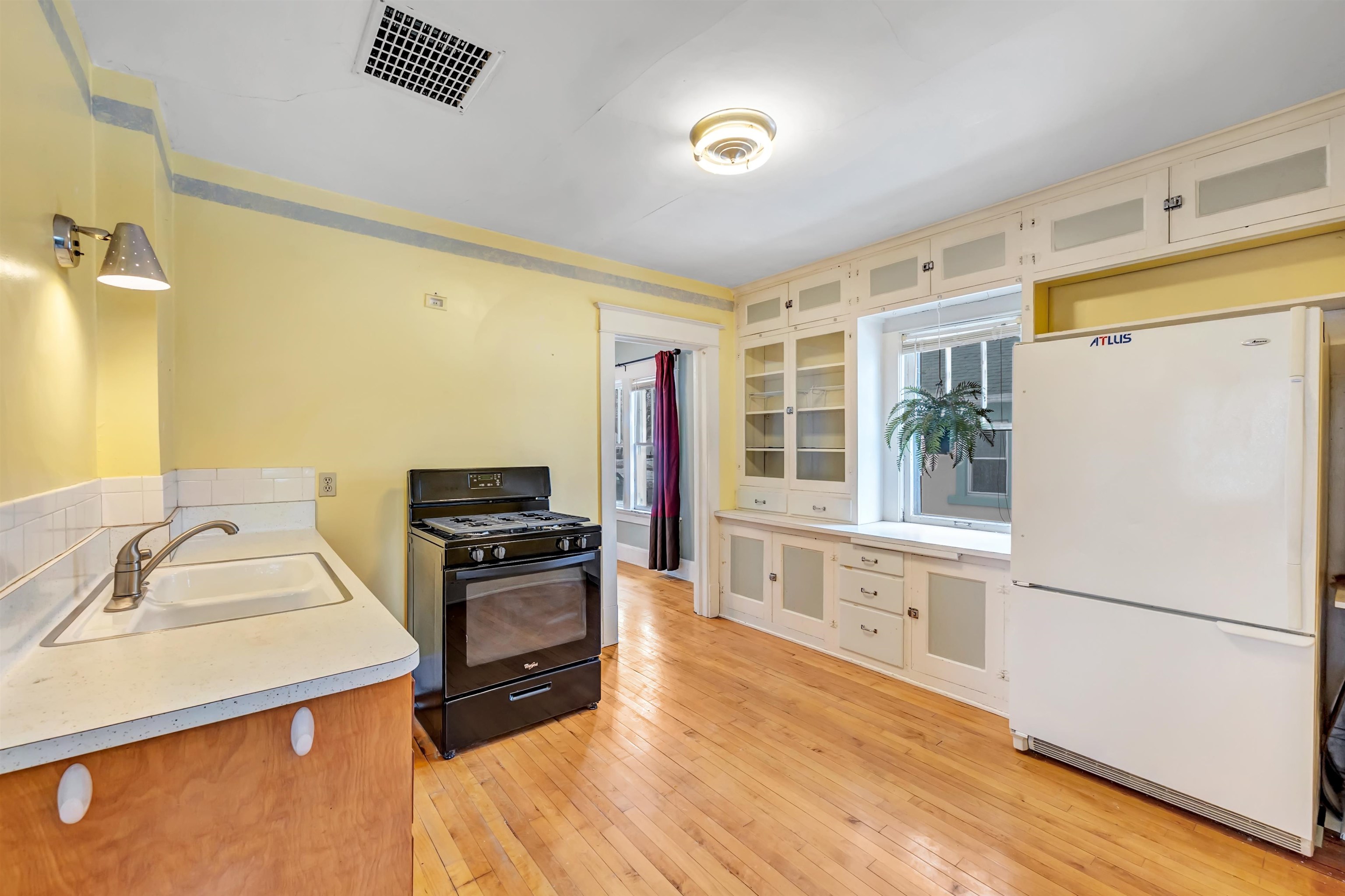 1516 Cedar Street Green Bay, WI 54302 - Photo 6 of 25