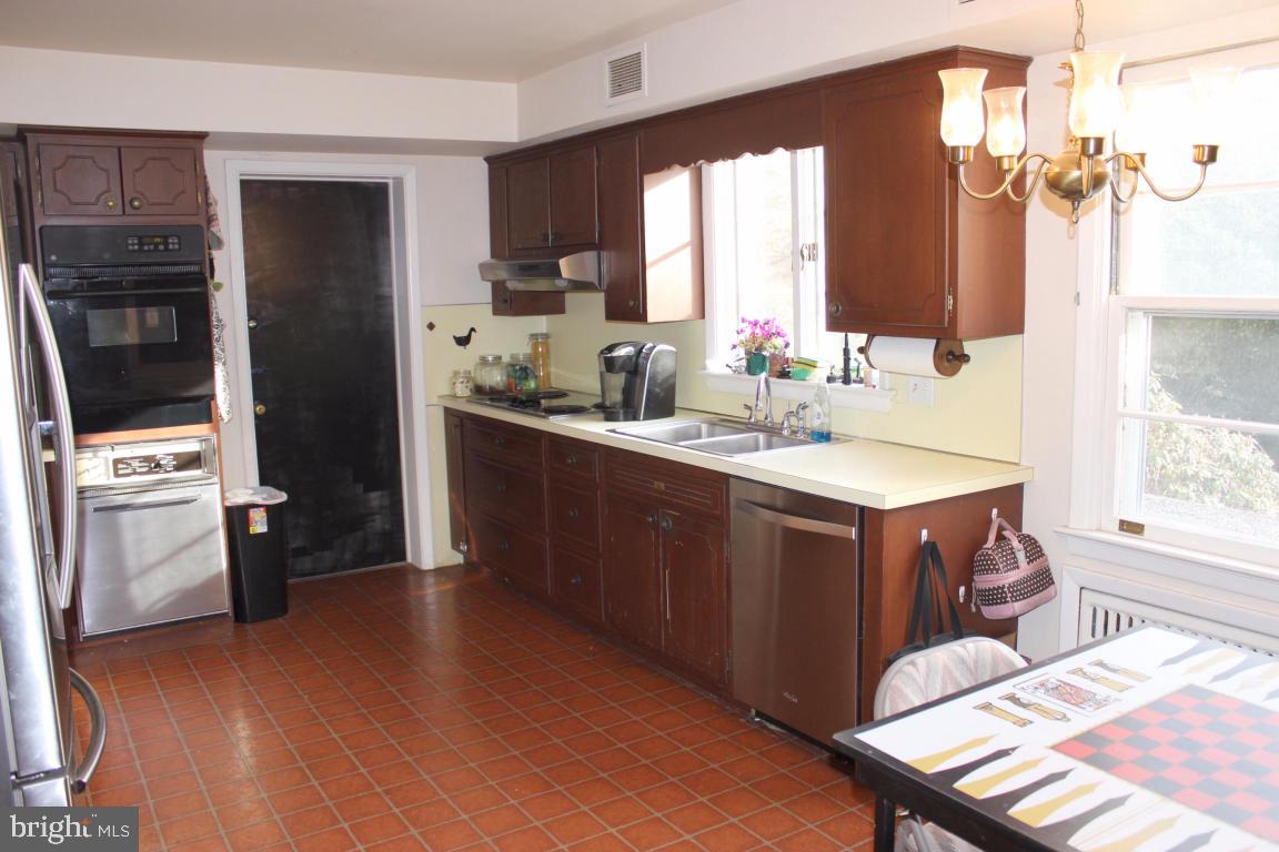 1428 Hillcrest Road Lancaster, PA 17603 - Photo 11 of 25 Gallery Image 11
