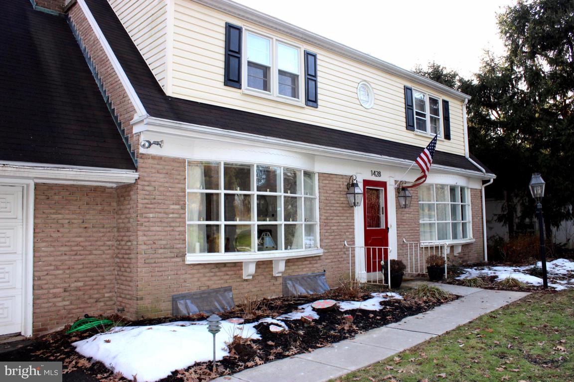 1428 Hillcrest Road Lancaster, PA 17603 - Photo 3 of 25 Gallery Image 3