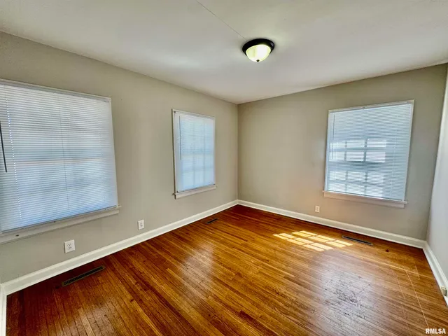 $129,900 | 441 North Ohio Avenue, Salem, IL 62881