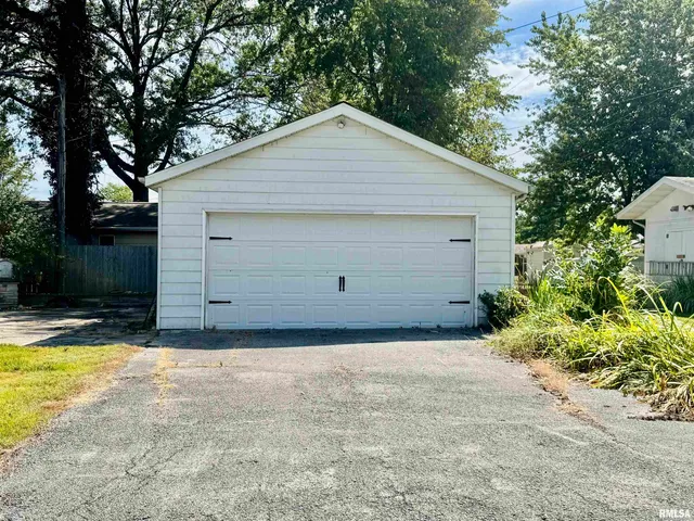 $129,900 | 441 North Ohio Avenue, Salem, IL 62881