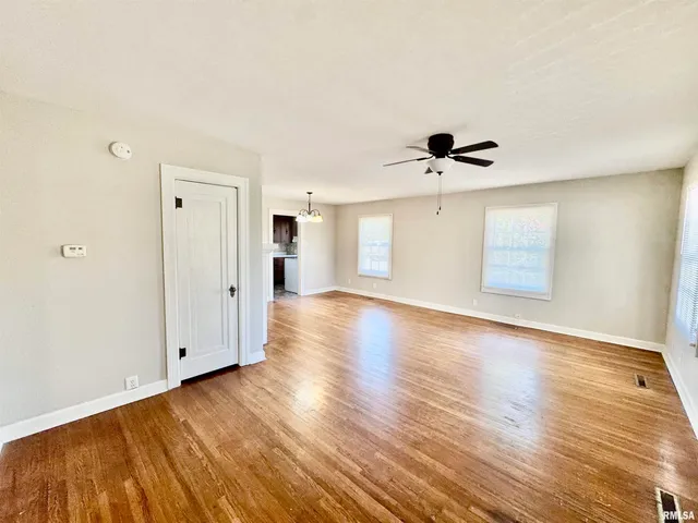 $129,900 | 441 North Ohio Avenue, Salem, IL 62881