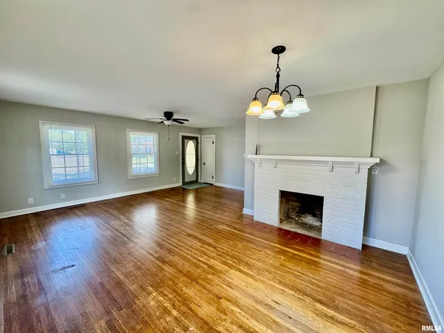 $129,900 | 441 North Ohio Avenue, Salem, IL 62881