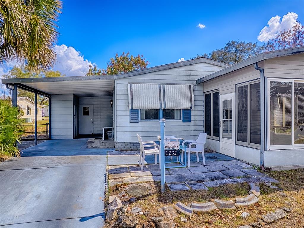 1232 Dustin Drive Lady Lake, FL 32159 - Photo 3 of 31