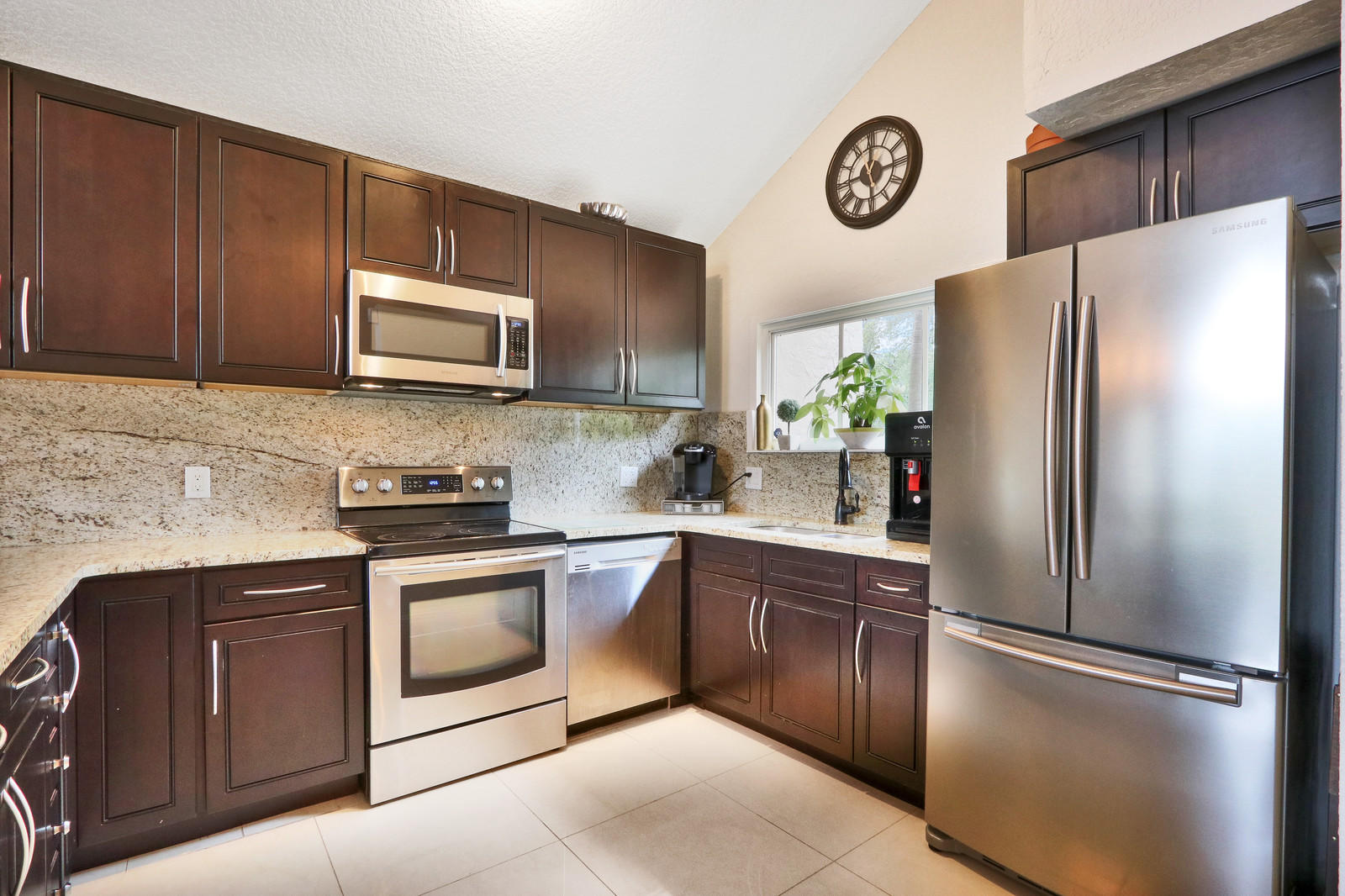1698 Northwest 13th Street, Unit 1 Boca Raton, FL 33486 - Photo 6 of 25 09_Image_9_of_28_mls
