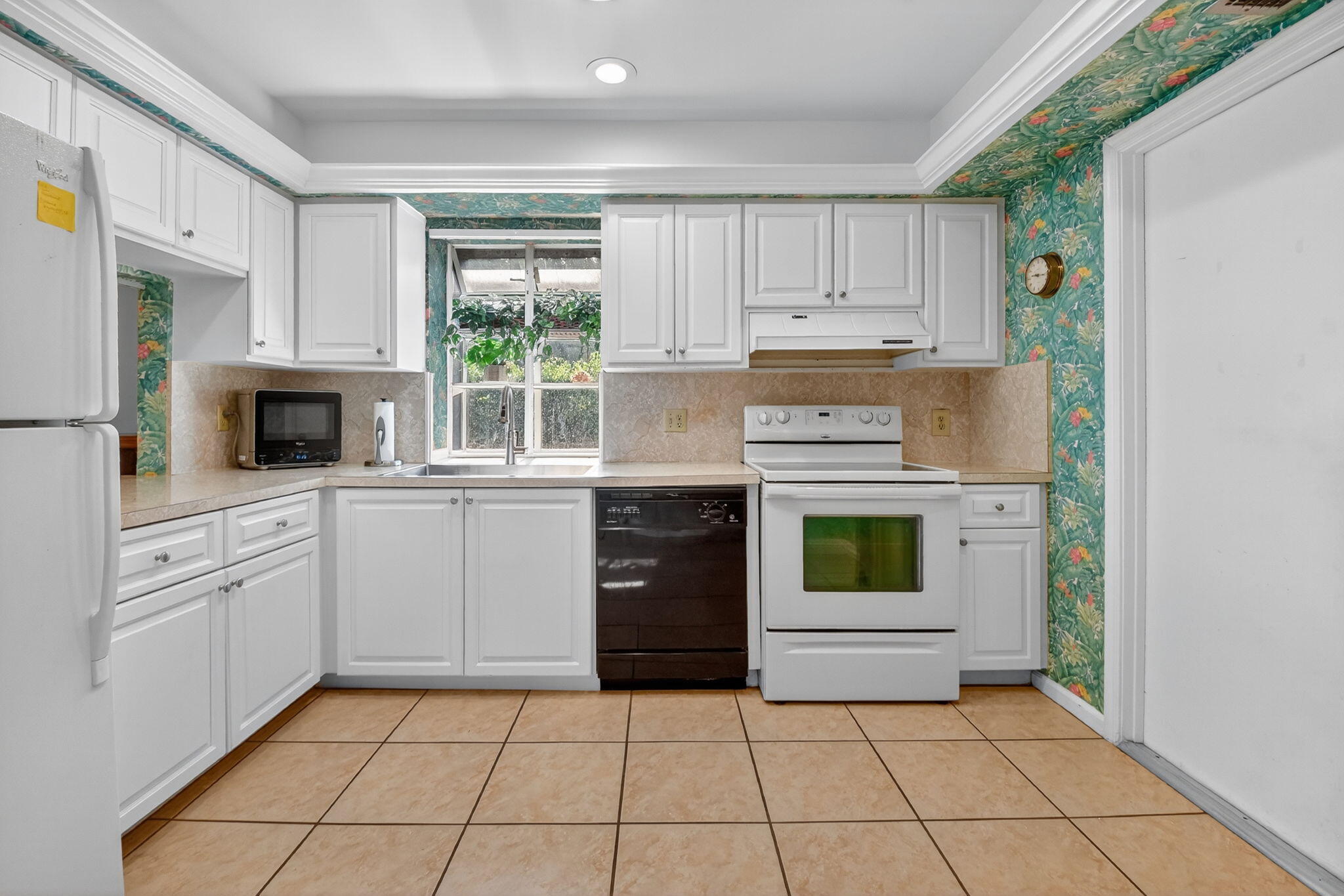 10 Ridge Pointe Drive, Unit D Boynton Beach, FL 33435 - Photo 13 of 49 11-web-or-mls-DSC_3611