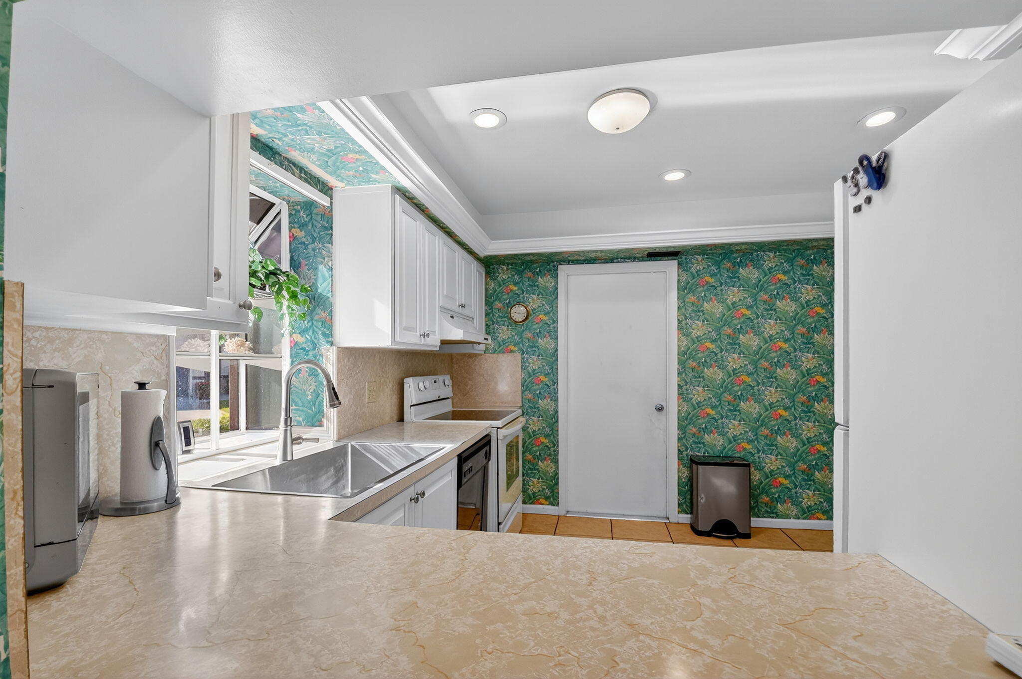 10 Ridge Pointe Drive, Unit D Boynton Beach, FL 33435 - Photo 15 of 49 13-web-or-mls-DSC_3603