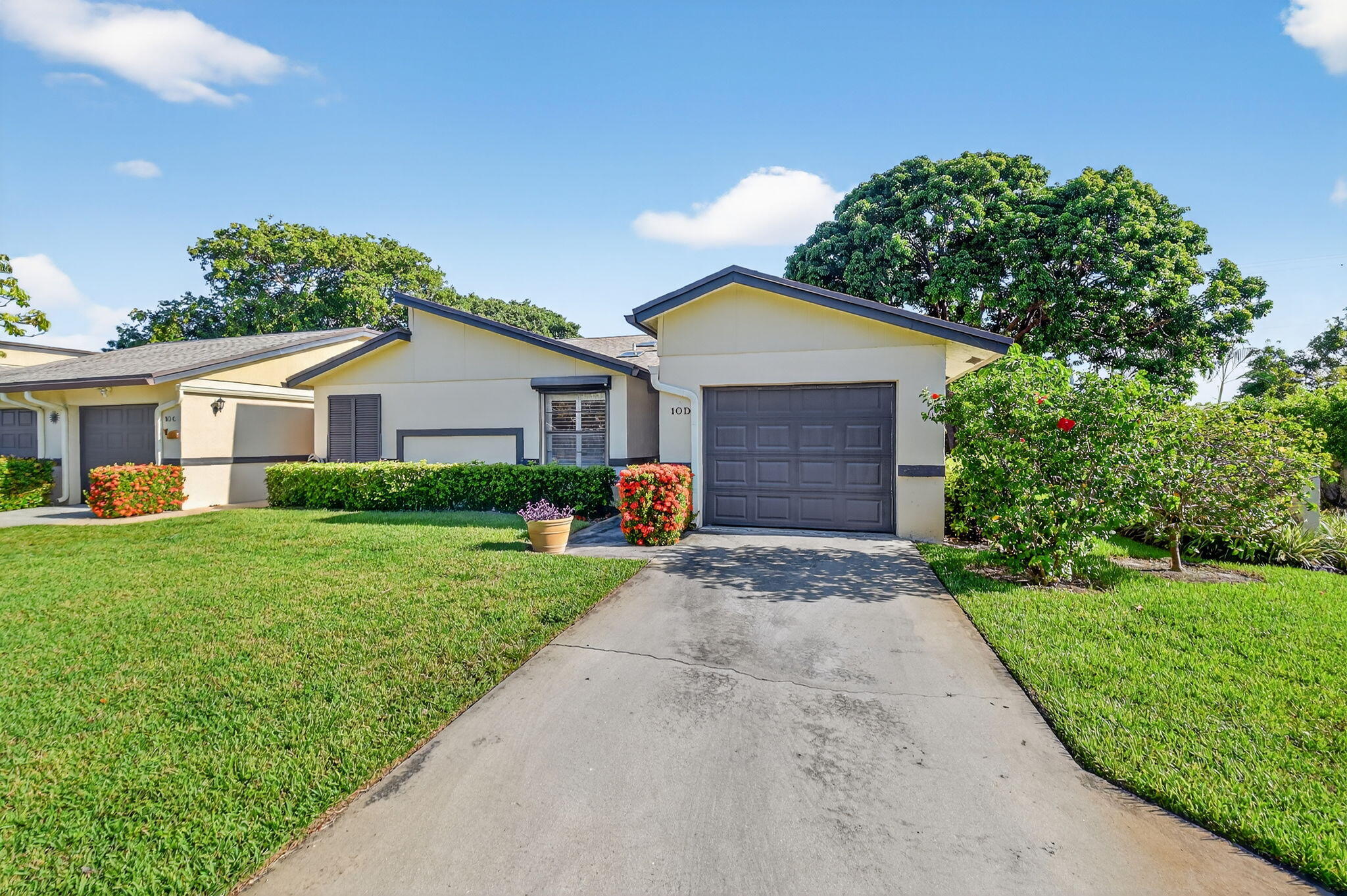 10 Ridge Pointe Drive, Unit D Boynton Beach, FL 33435 - Photo 5 of 49 Villa with garage for sale