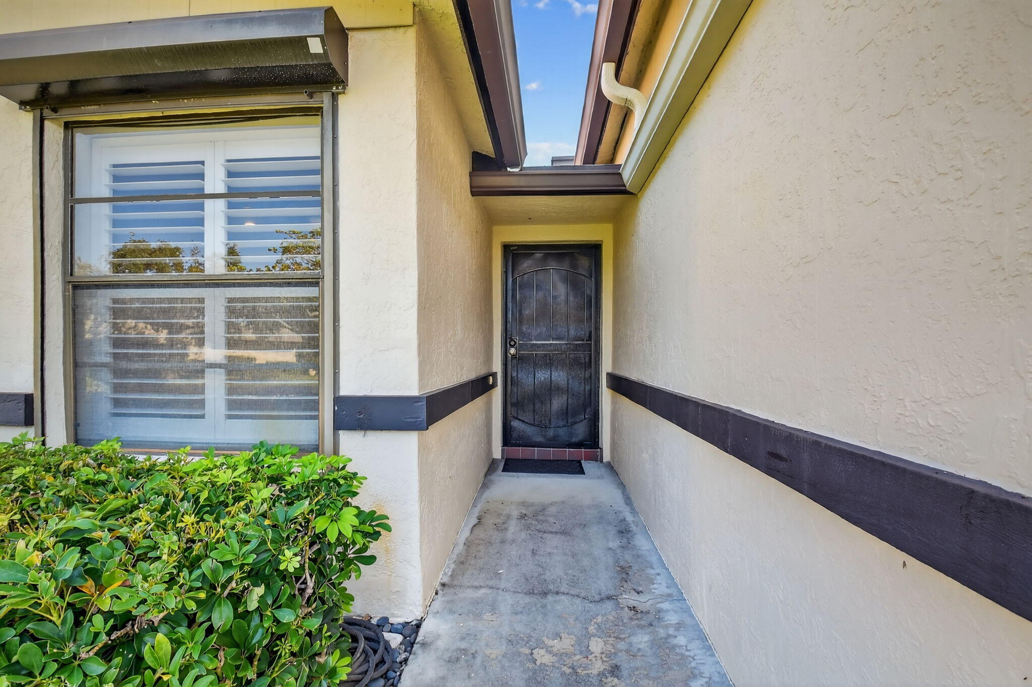 10 Ridge Pointe Drive, Unit D Boynton Beach, FL 33435 - Photo 7 of 49 5-web-or-mls-DSC_3561