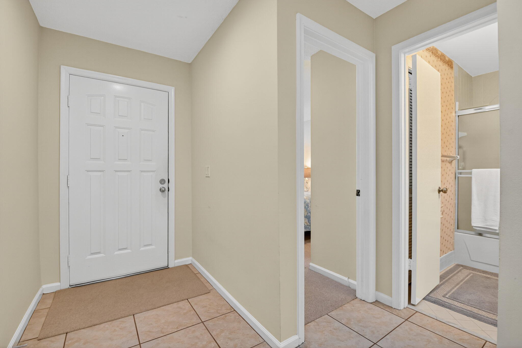 10 Ridge Pointe Drive, Unit D Boynton Beach, FL 33435 - Photo 8 of 49 6-web-or-mls-DSC_3771