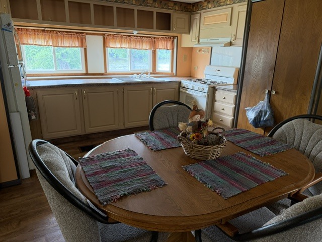 900 Regan Road, Unit 221 Rock Falls, IL 61071 - Photo 7 of 14