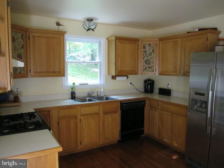 541 Fillman Road Downingtown, PA 19335 - Photo 8 of 17 Kitchen