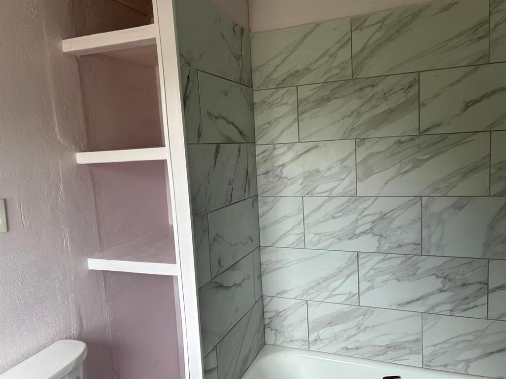 10034 Mill Valley Lane Dallas, TX 75217 - Photo 14 of 18 a bathroom with a shower