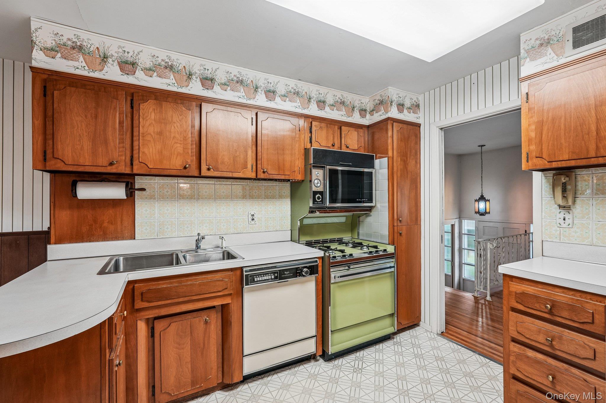 234 Duxbury Road Purchase, NY 10577 - Photo 8 of 29